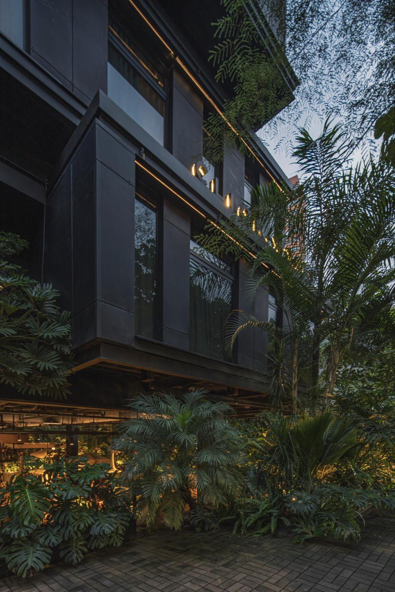 The Click Clack Hotel メデジン エクステリア 写真 The building's facade