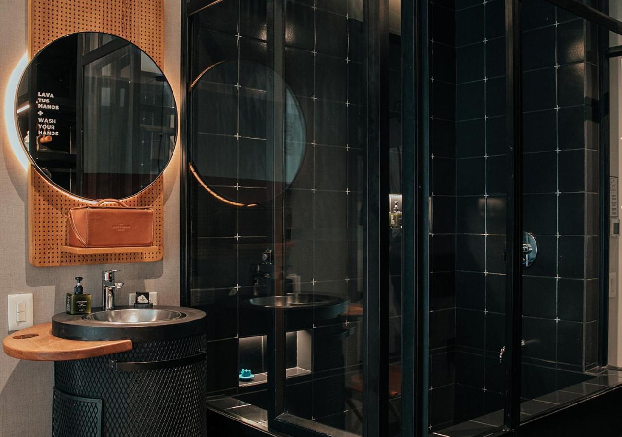 The Click Clack Hotel メデジン エクステリア 写真 Bathroom at the Standard East Village