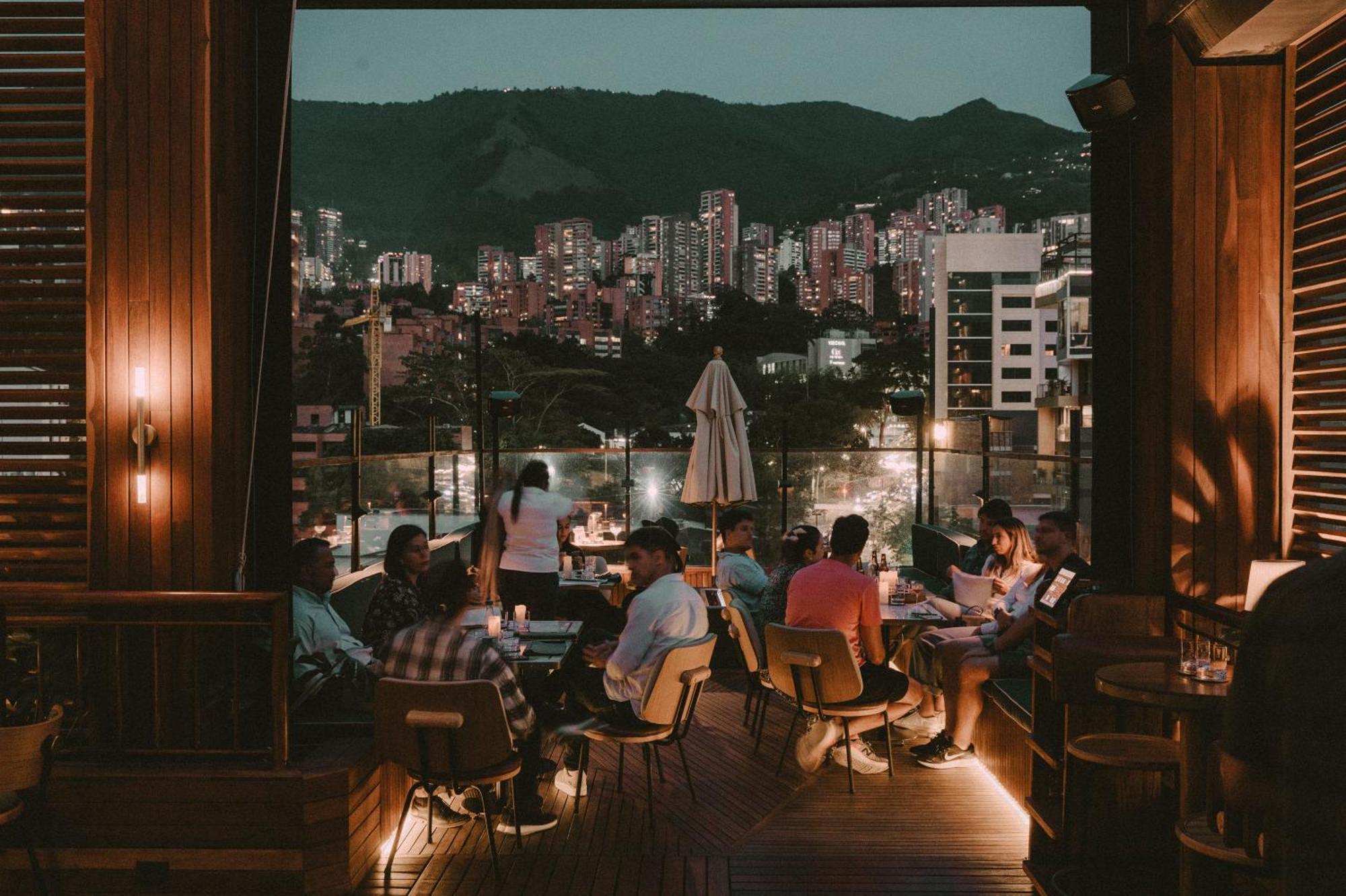 The Click Clack Hotel メデジン エクステリア 写真 View from the rooftop bar
